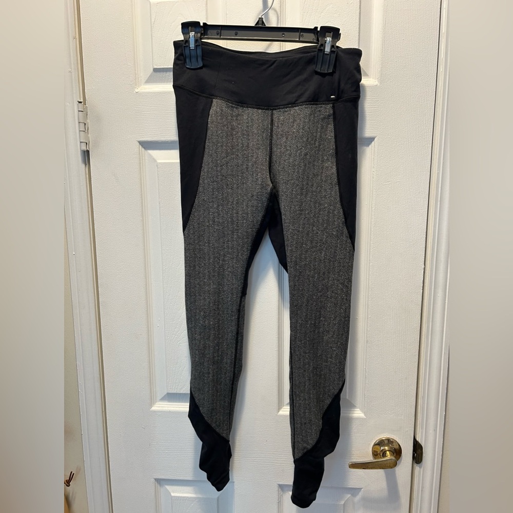 CaliA by Carrie Underwood athletic leggings